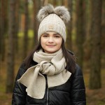 Zimný dievčenský komplet s dvoma brmbolcami Kika - čierny Zimný dievčenský komplet s dvoma brmbolcami Kika - čierny